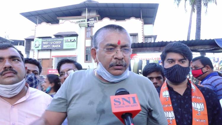 Uddhav Thackeray to free the people of Maharashtra from this corrupt government - Manoj Barot 