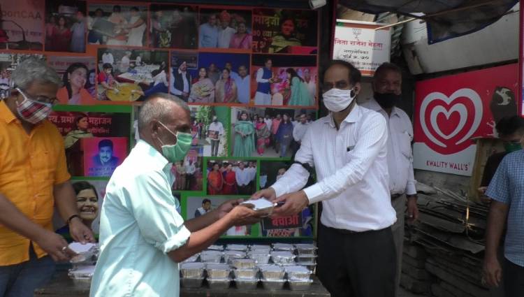  Rajesh Mehta said, "We will not let anyone go to bed hungry. We will fight the corona and win."