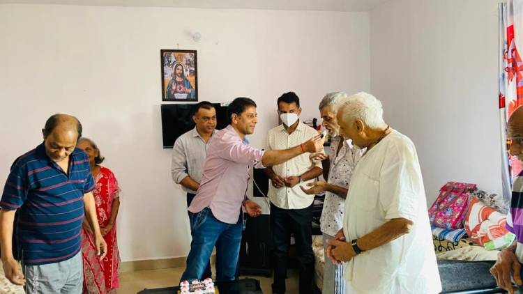  Aam Aadmi Party Leader Ritesh chodankar Celebrates His Birthday With Senior Citizens At Goa's Old Age Home 